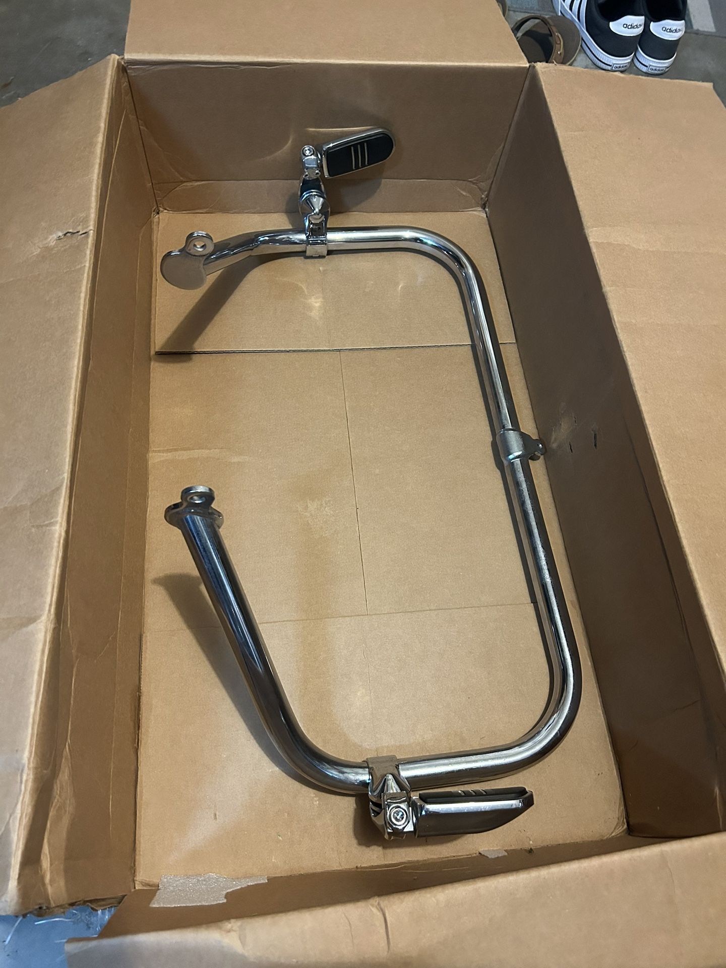 Harley Street Glide Crash Bar and Foot Pegs