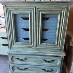 Dresser