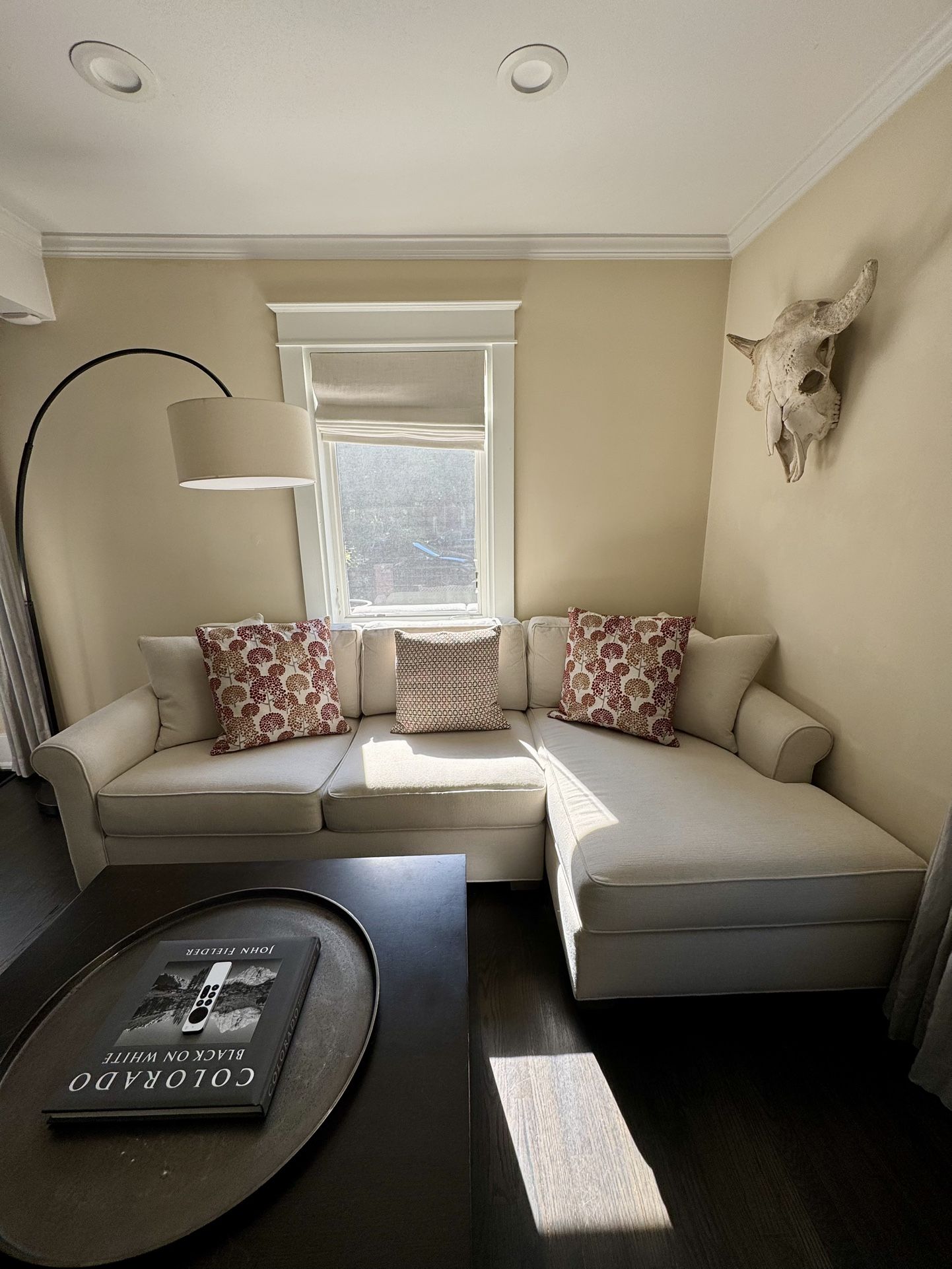 BEAUTIFUL (like new) white couch 