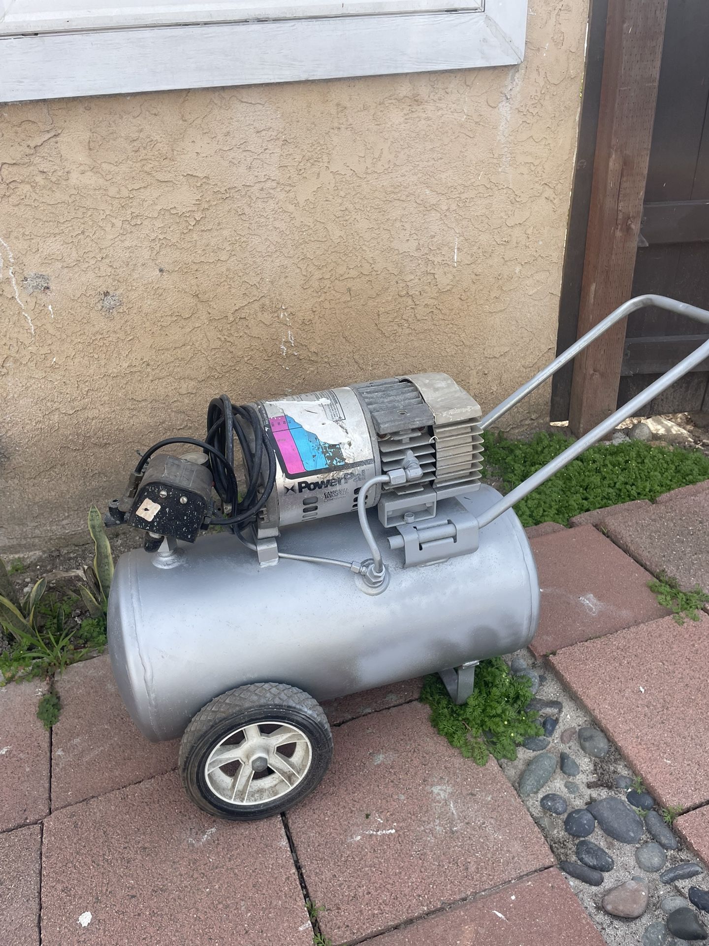 Air Compressor  Heavy Duty Will Paint Anything 