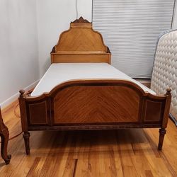  Antique Bedroom Set: Twin Beds, Desk, Nightstand, Dresser Mint Condition 