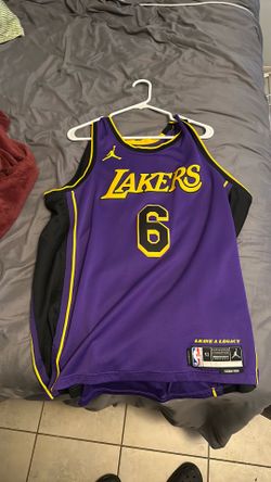 LeBron Lakers jersey