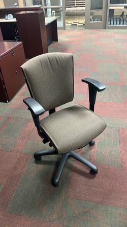 Arm rest office chair