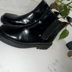 Brand New Women’s Chelsea Boots