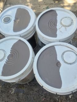 4 pinturas Nuevas Exterior Color cafe Marca Behr $100 cada una