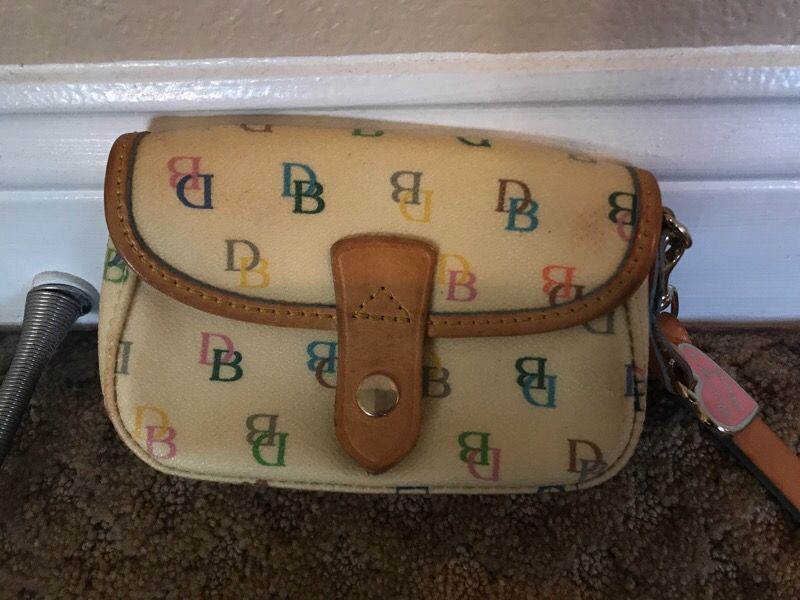 Dooney&bourke wrists bag