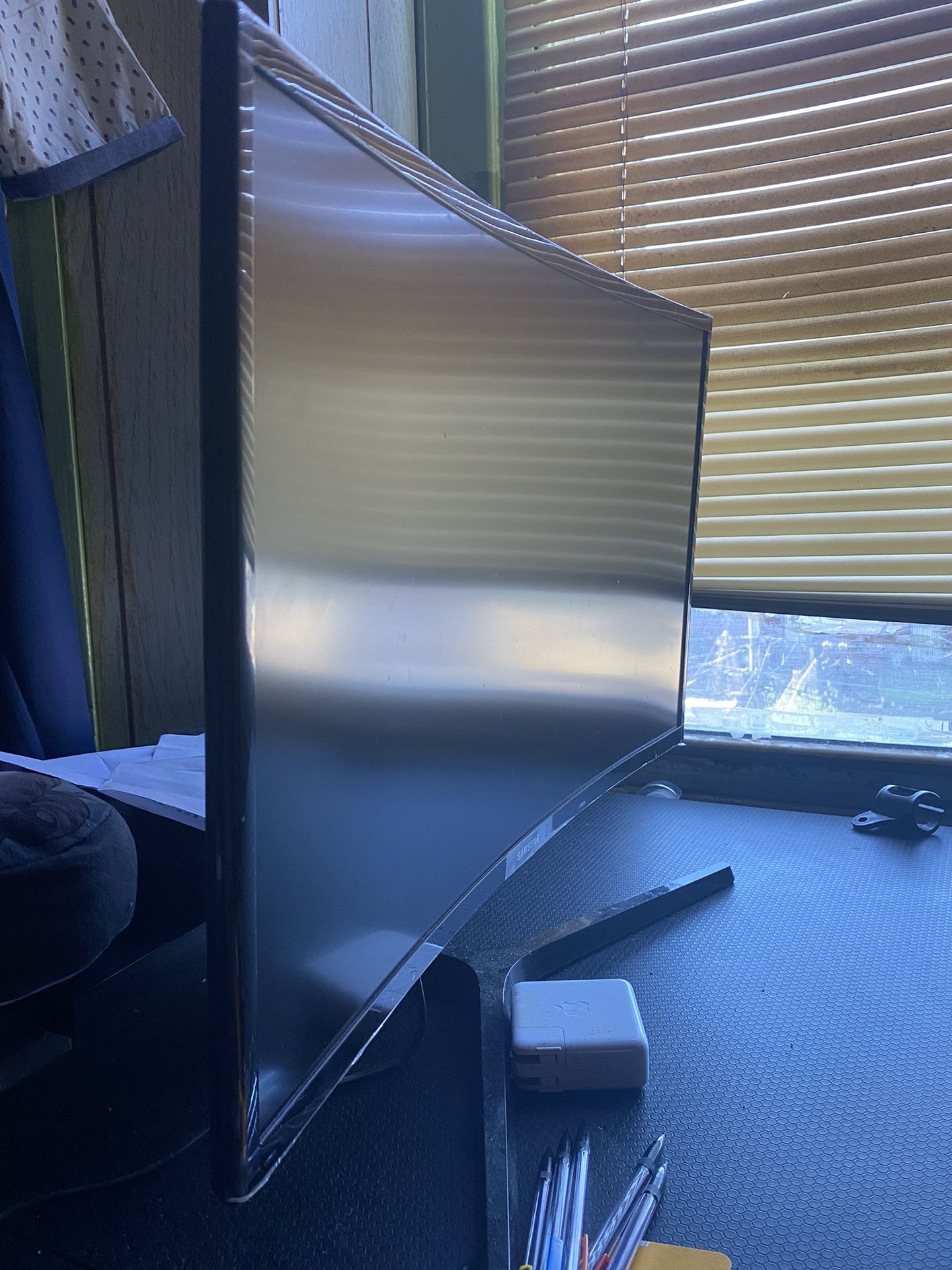 27” Samsung Curved Monitor