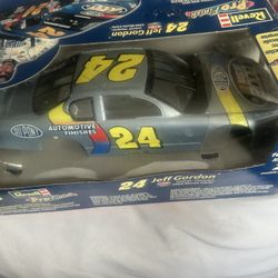 JEFF GORDON 24  NASCAR  2000 Model  Kit  Ages  10 And Up