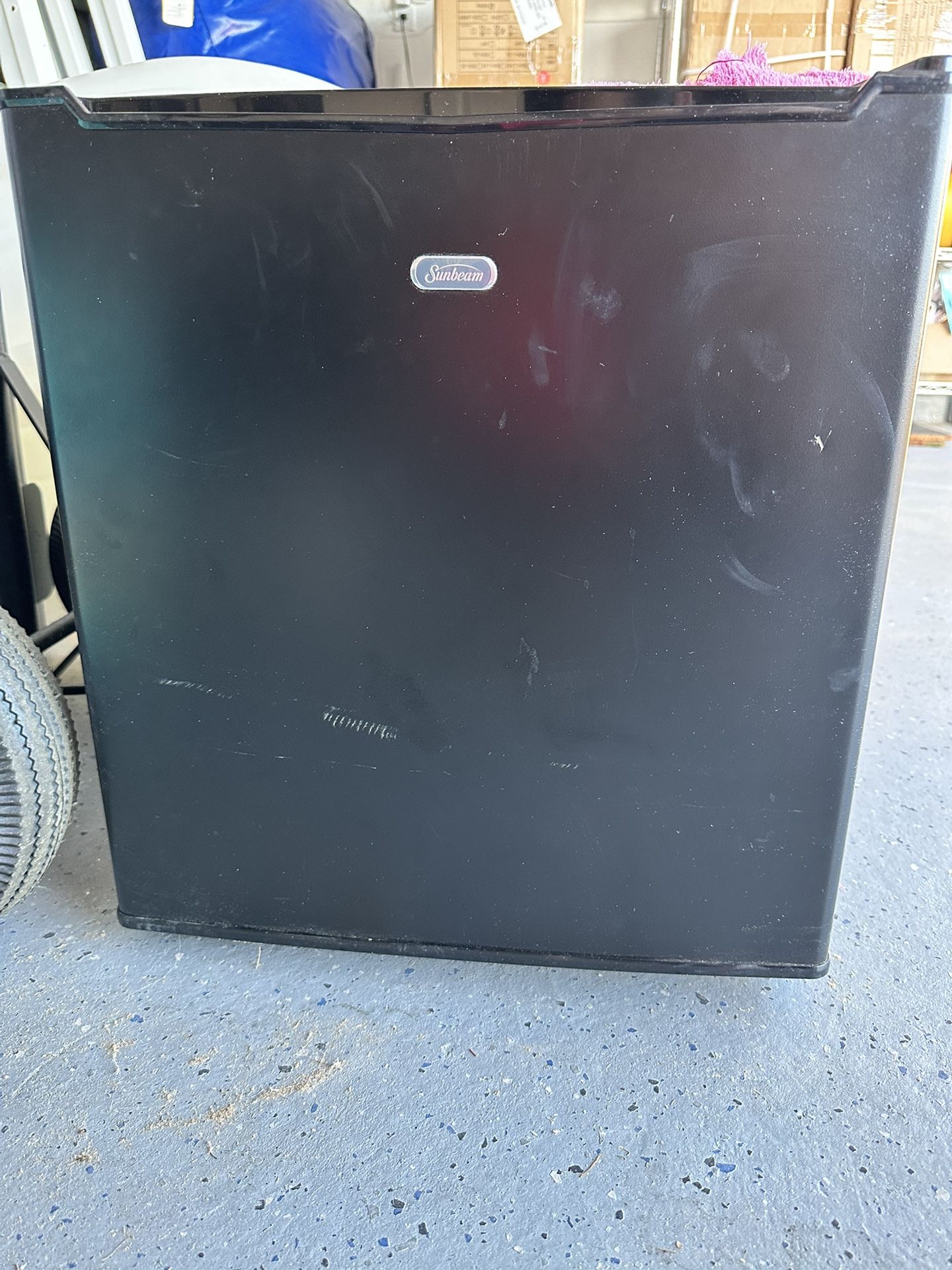 Haier Mini Fridge W/freezer for Sale in El Paso, TX - OfferUp