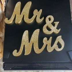 Mr & Mrs Wedding Sign