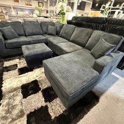 SECTIONAL WITH OTTOMAN 