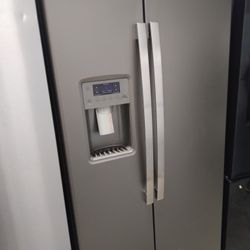 Refrigerator 36w in Slate, Fingerprint Resistant
