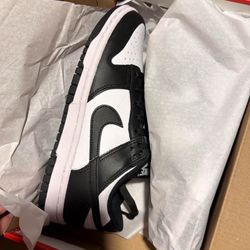 Women’s Nike Dunk Panda Size 7