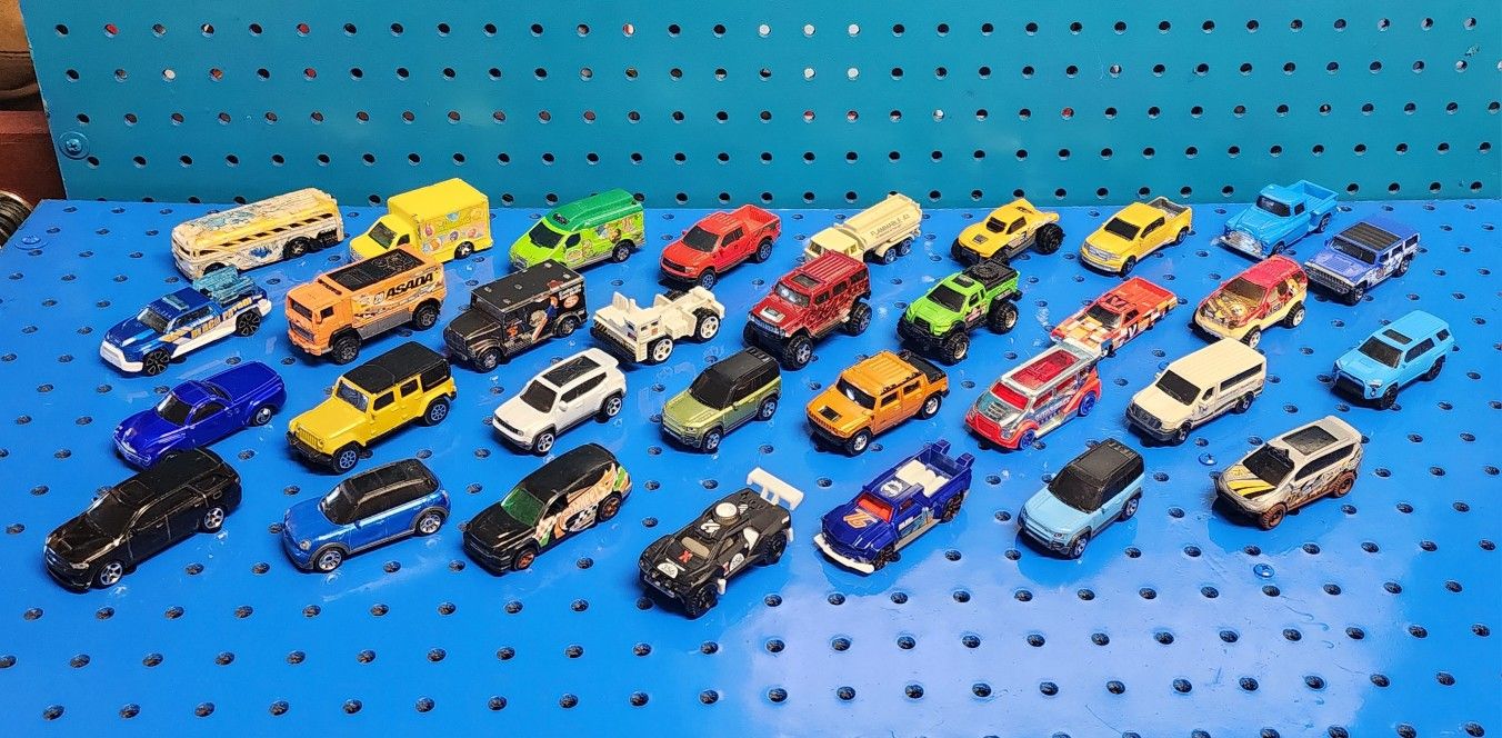 Mostly Truck and SUV Bundle 1:64 Scale Die Cast. 32 Included