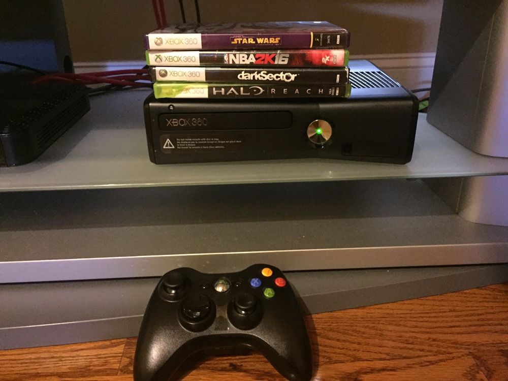 Xbox 360 Plus 4 Games