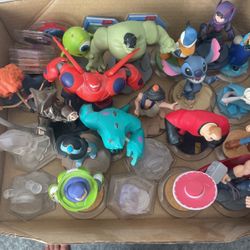Disney Infinity Lot Of 22 Figures Plus 10 Disks, 1.0, 2.0, 3.0, Plus 2 Figure Base Holder