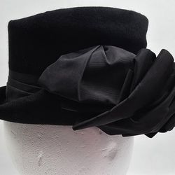🖤 Elegant Vintage 1940s Black Wool Hat – “Creation by Goldstein” 🖤