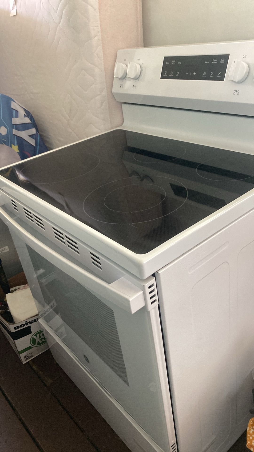 Estufa nueva marca Whirlpool
