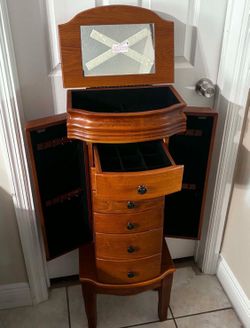 Jewelry Box- Good Condition
