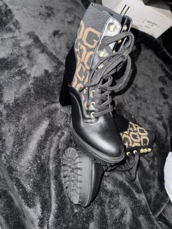 Black Guess boots sz 5.5