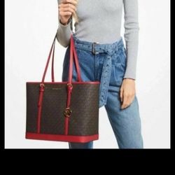 Michael Kors Mueva $190