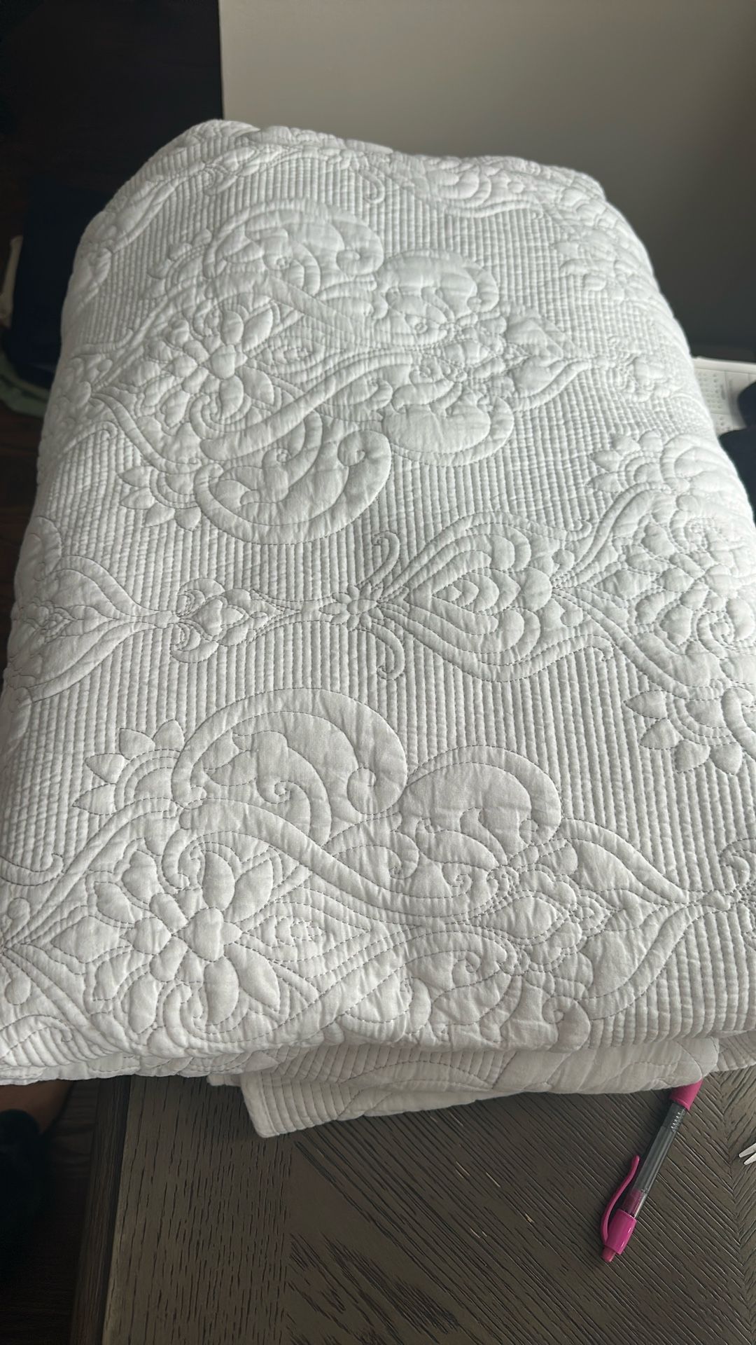 Tahari White Quilt Size king
