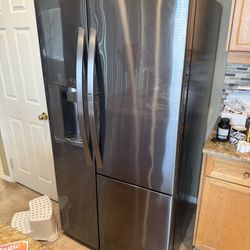  Broken LG Fridge (Compressor) $100 OBO