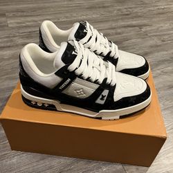 White/black Trainers 