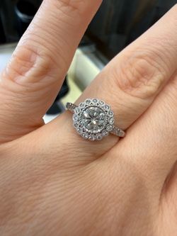 14K white gold natural diamonds (1.00ct center diamond) gorgeous ring ALL DIAMONDS ARE NATURAL