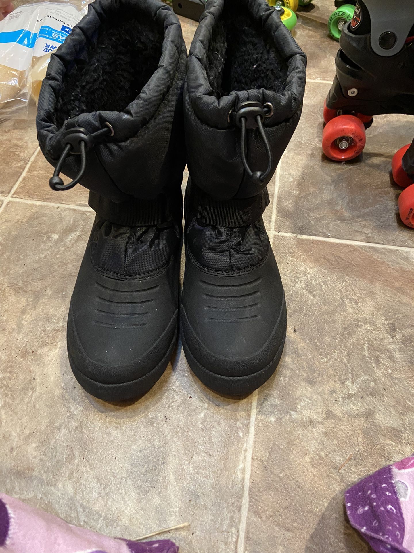 Kids Size 7 Snow Boots 