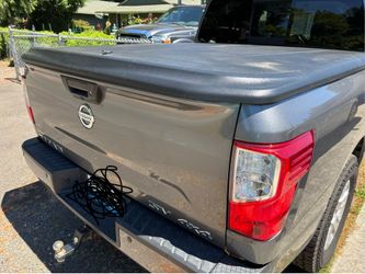 Undercover tonneau cover off 2018 Nissan Titan (short bed)