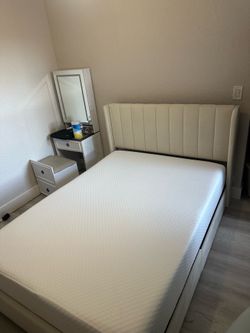 Upholstered bedframe and mattress