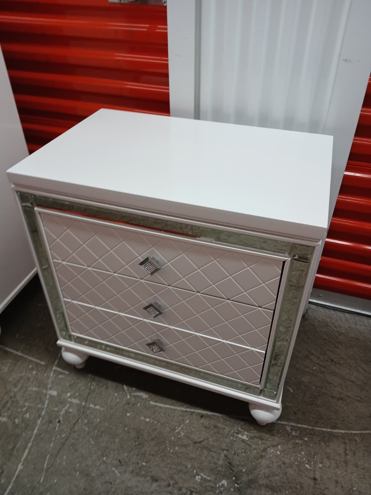 Ningstand Color Blanco Muy Elegante Color Blanco Poco De Uso Por $150