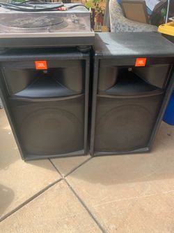 2 JBL speakers