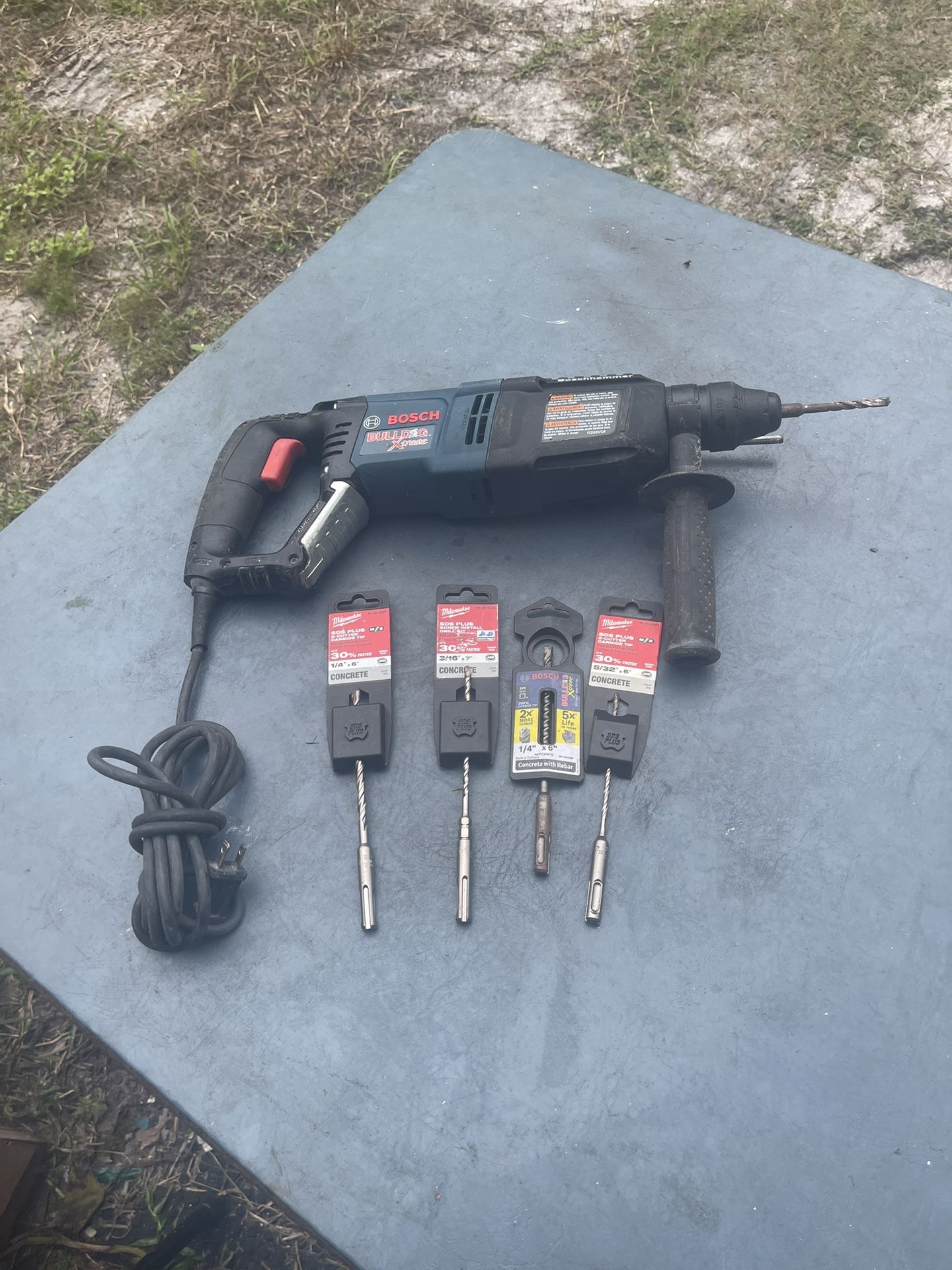BOSCH 11255VSR BULLDOG XTREME Hammer drill , with bits
