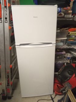 Hot point fridge