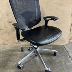 Black Mesh Back Desk Chairs w/Chrome Accent Back & Base