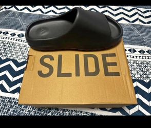 Black Yeezy Slides (Onyx)