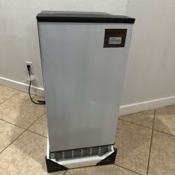Ice Maker  * New Condition 