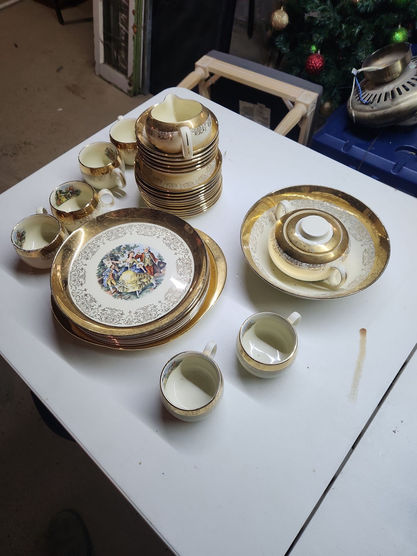 Vintage Sabin Crest-O-Gold 22K Gold Trim China Set – Cups, Saucers, Plates