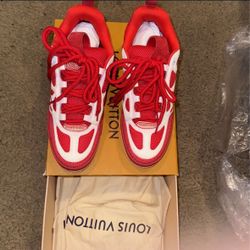 LV ARCH Light Sneakers 