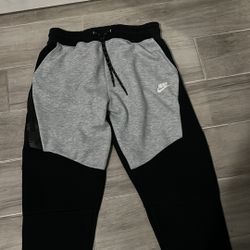 Nike Tech sweatpants