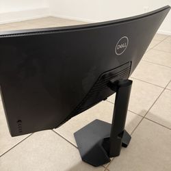 Gaming Desktop With Curved Screen Monitor 