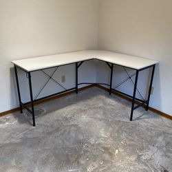 Cubiker L Desk