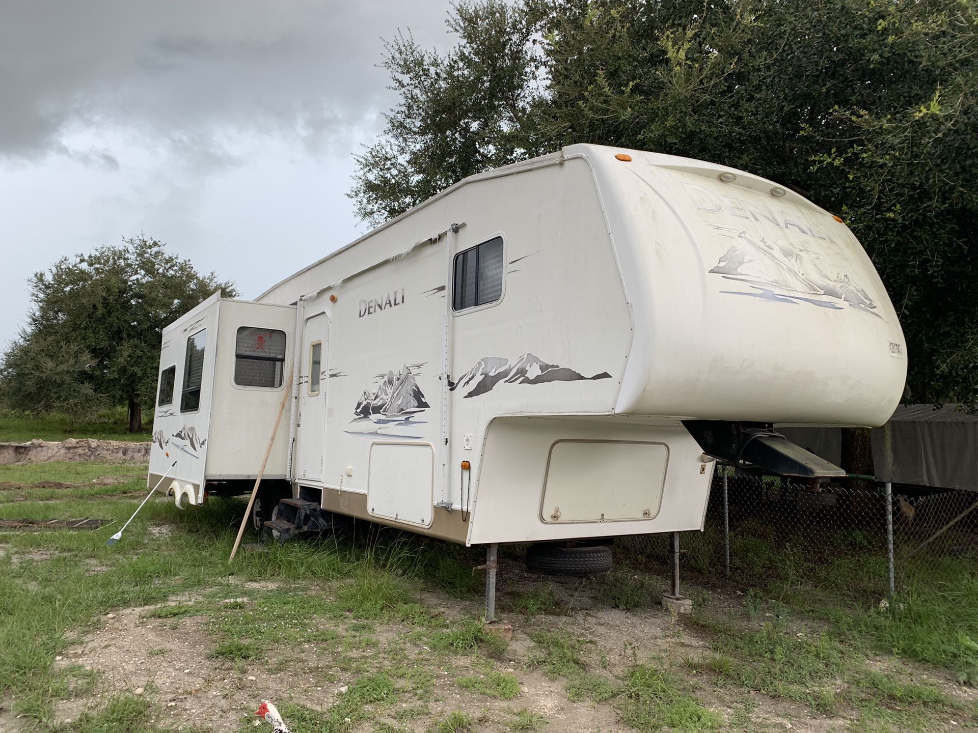 Denali rv camper travel trailer