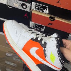 jordan 1 mid notebook 