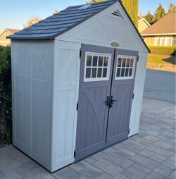 Suncast 8' x 4' Heavy-Duty Resin Shed - Excellent Condition