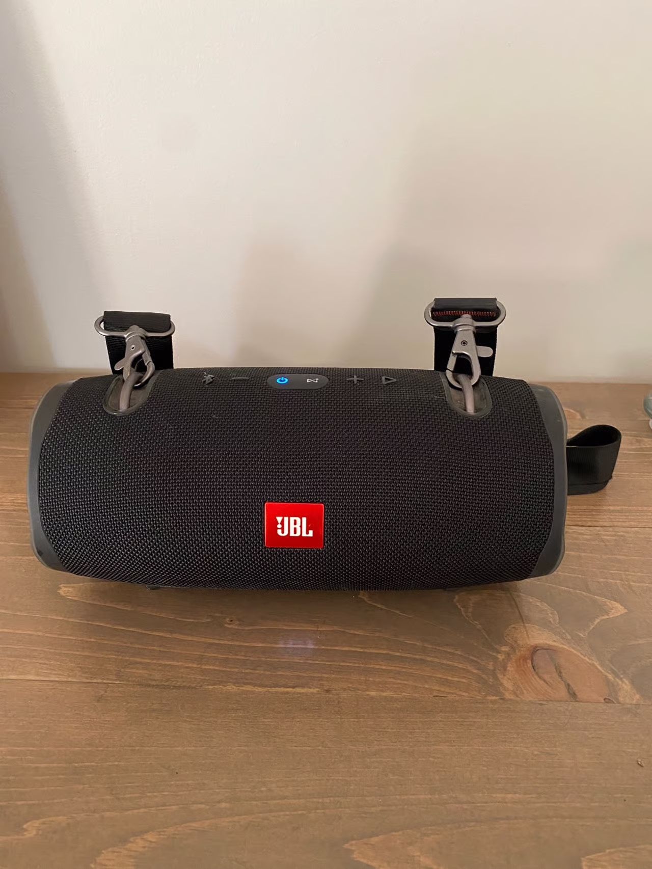 jbl flip 5 (TAKING ANY OFFERS)