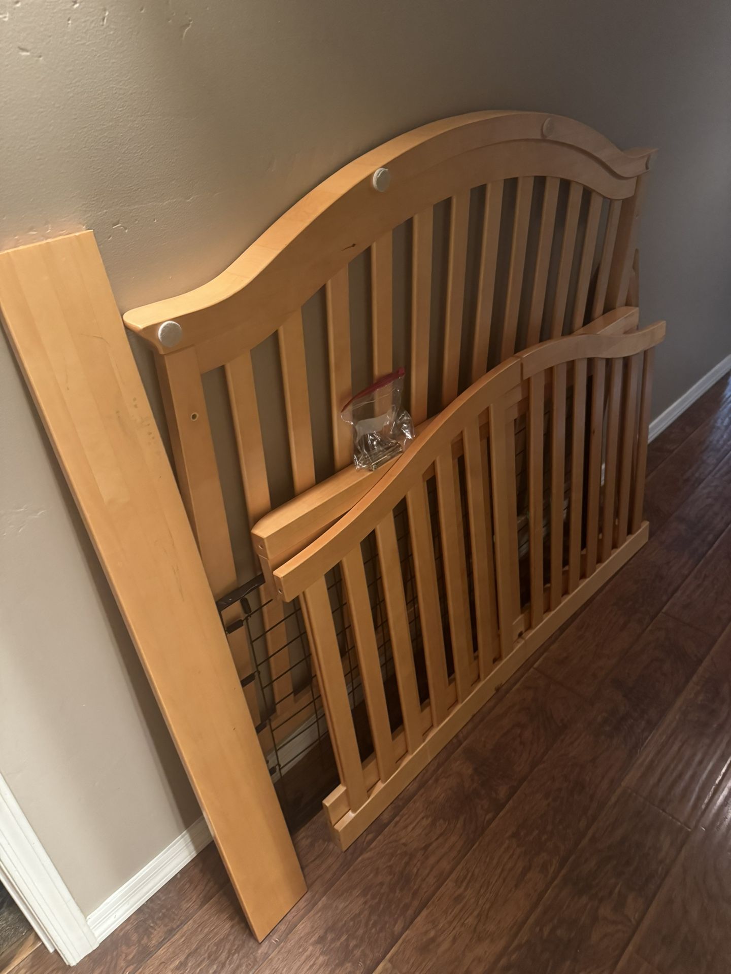 Crib/ Toddler Bed