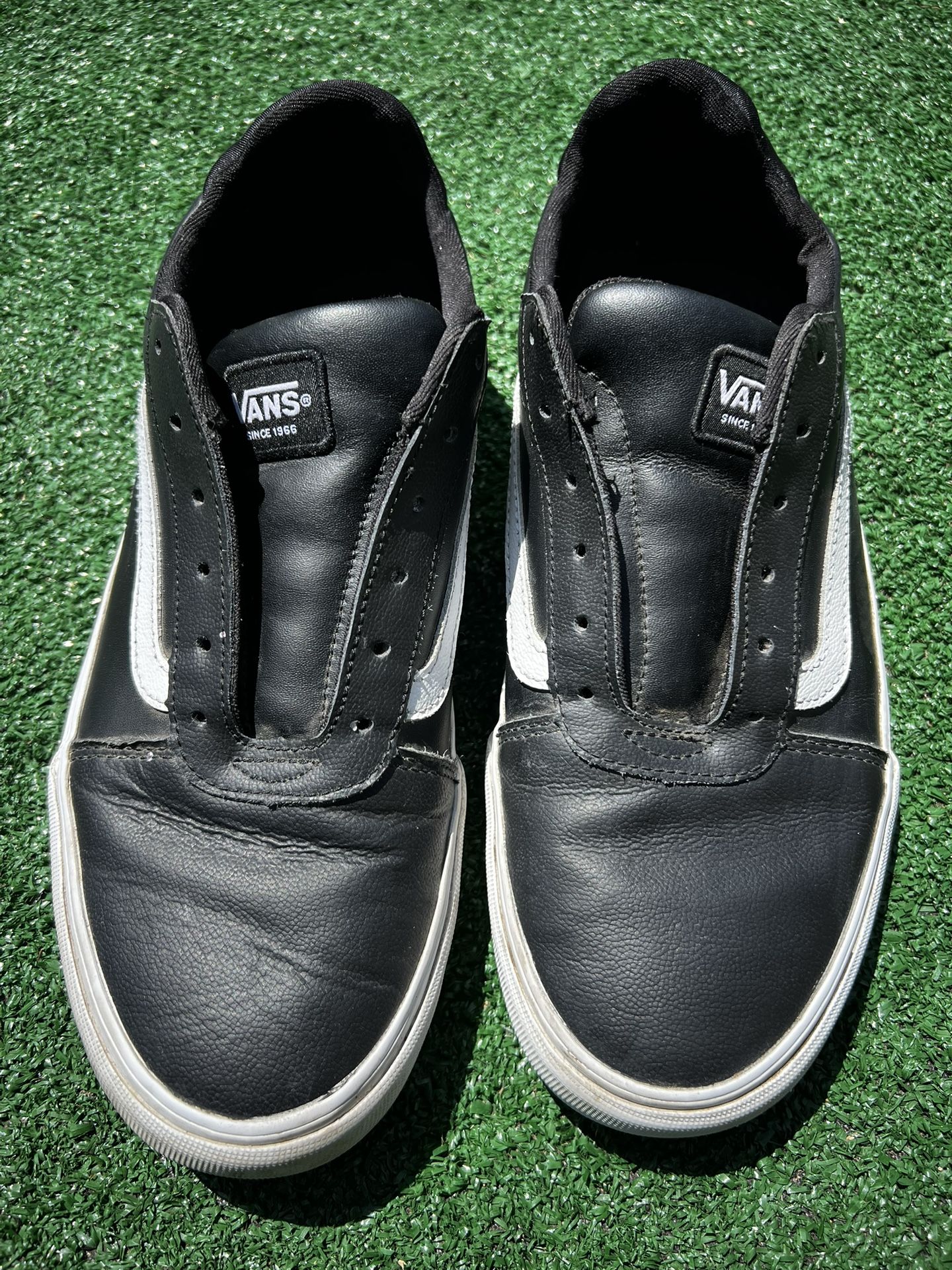 Vans Black and White Sneakers Classic Design - laceless